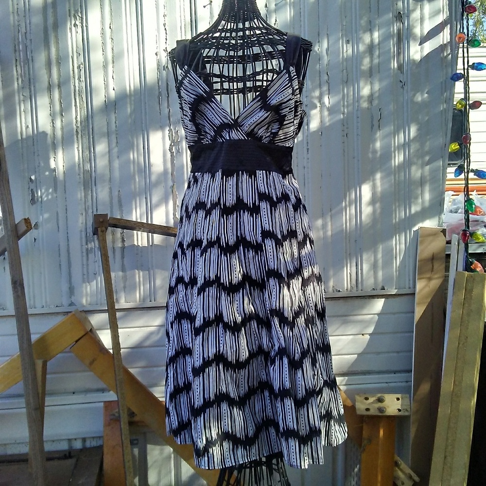 AGB geometrical black and white dress size 8 - Picture 2 of 8